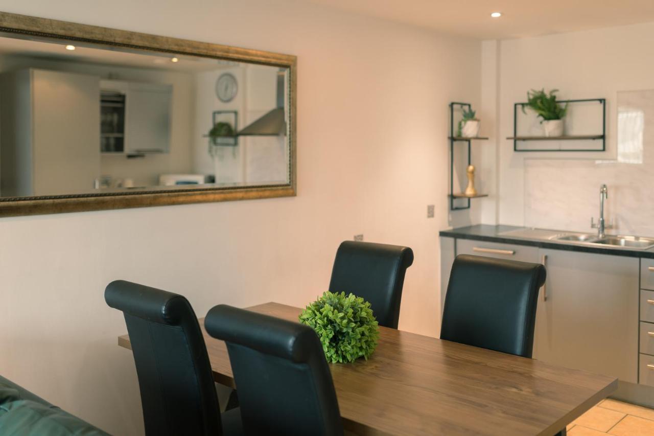 Sidemersey Livings- Convenient And Central 2-Bedroom Haven In L1 Liverpool Bagian luar foto