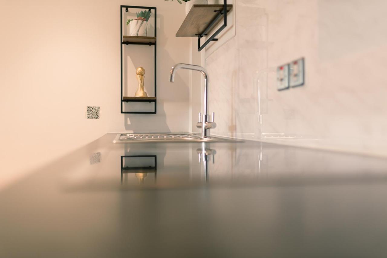Sidemersey Livings- Convenient And Central 2-Bedroom Haven In L1 Liverpool Bagian luar foto