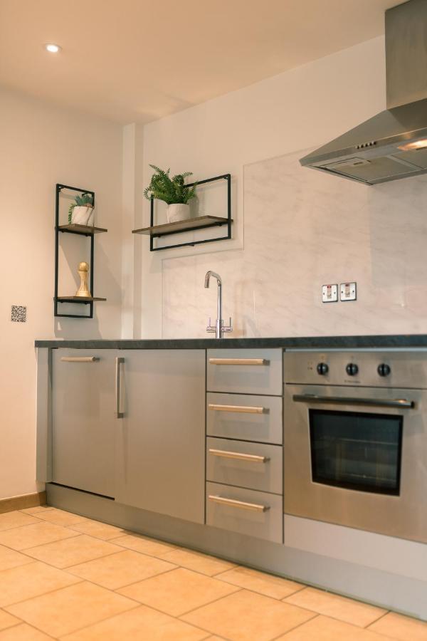 Sidemersey Livings- Convenient And Central 2-Bedroom Haven In L1 Liverpool Bagian luar foto