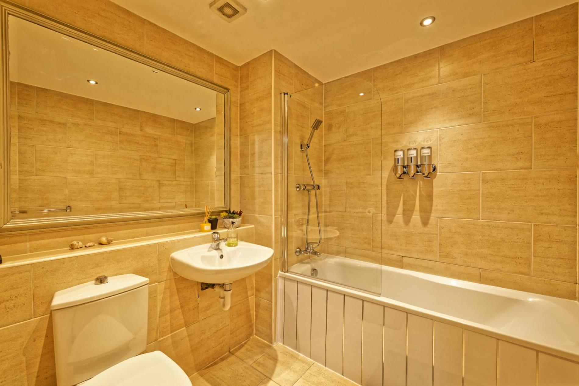 Sidemersey Livings- Convenient And Central 2-Bedroom Haven In L1 Liverpool Bagian luar foto
