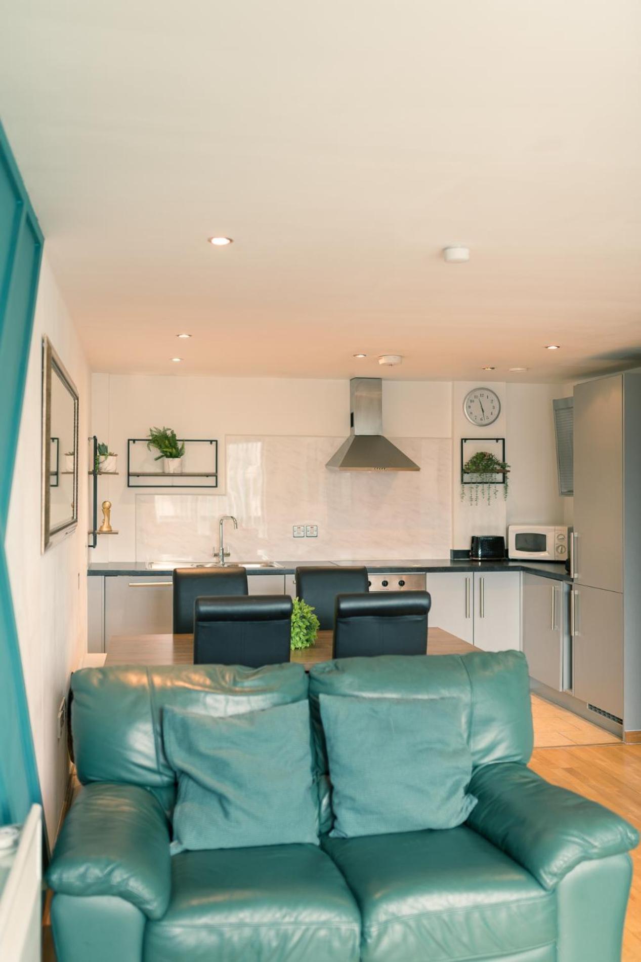 Sidemersey Livings- Convenient And Central 2-Bedroom Haven In L1 Liverpool Bagian luar foto